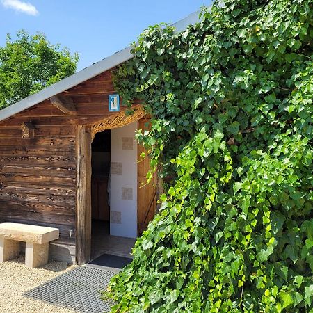 La maison ronde et ses 2 cahutes Monthoiron Extérieur photo
