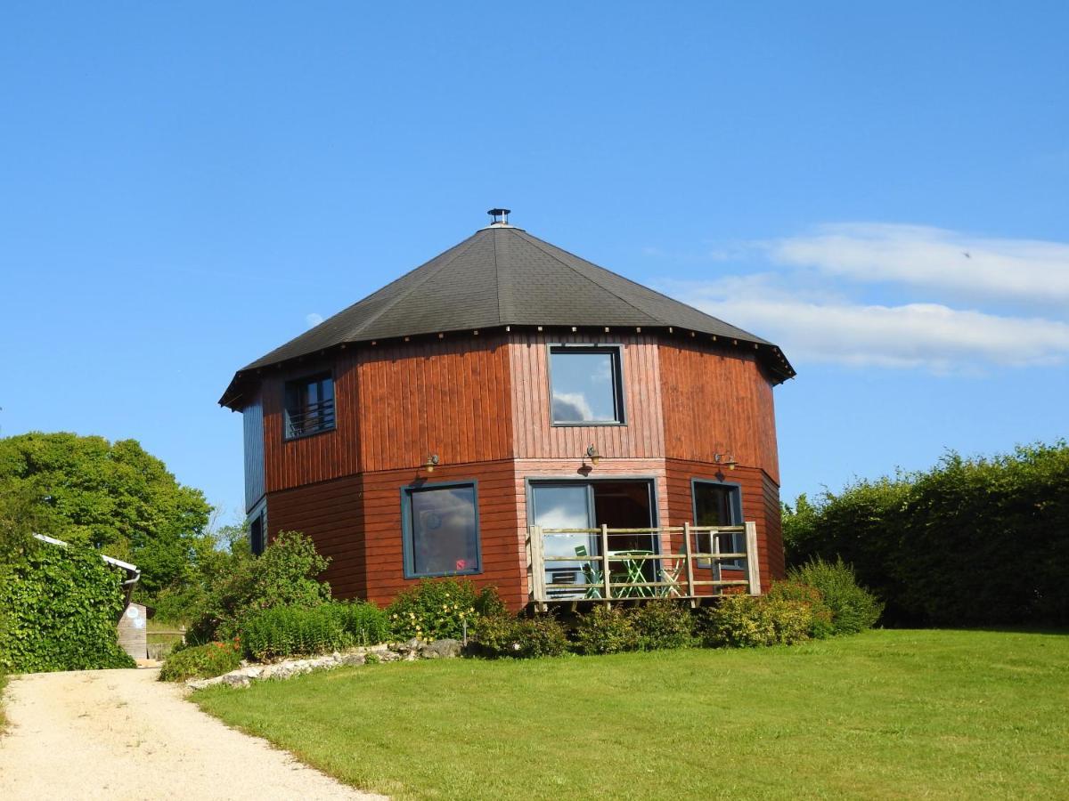La maison ronde et ses 2 cahutes Monthoiron Extérieur photo