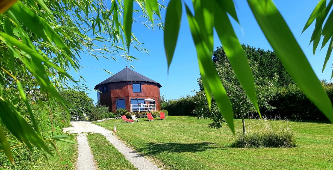 La maison ronde et ses 2 cahutes Monthoiron Extérieur photo