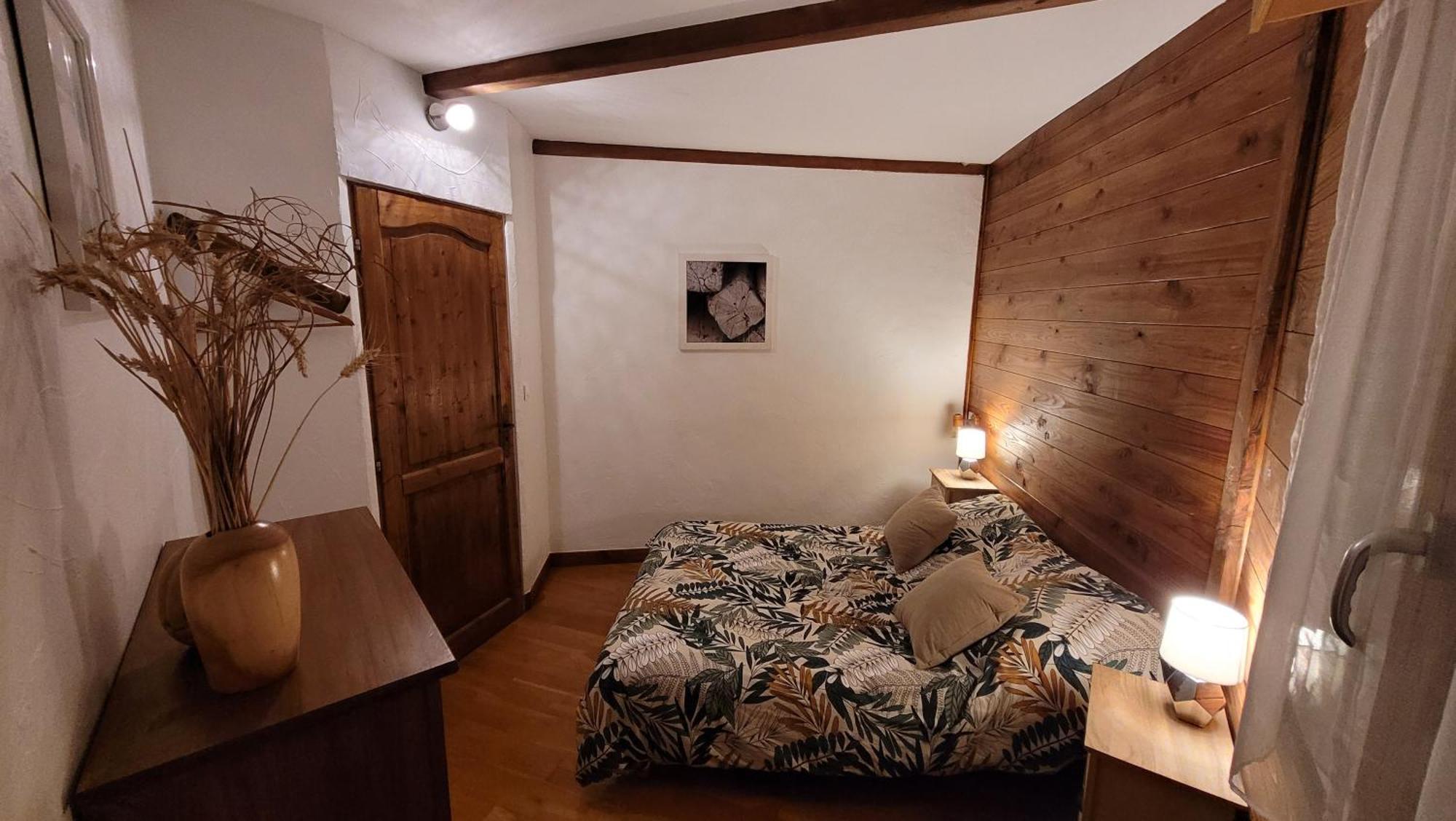 La maison ronde et ses 2 cahutes Monthoiron Extérieur photo