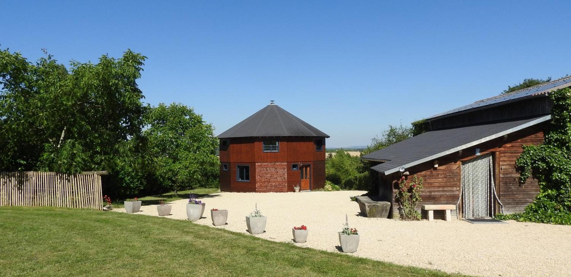 La maison ronde et ses 2 cahutes Monthoiron Extérieur photo