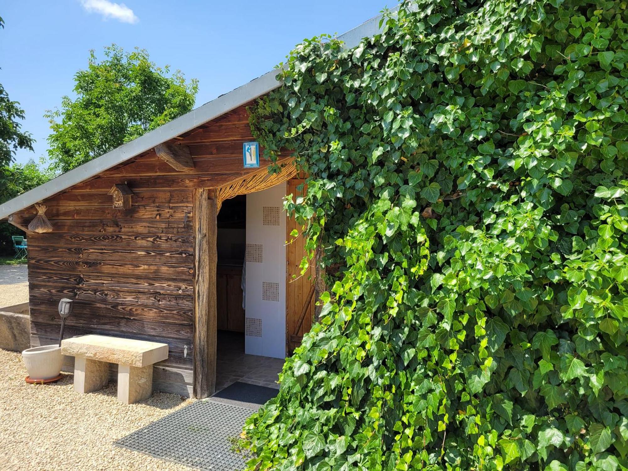 La maison ronde et ses 2 cahutes Monthoiron Extérieur photo