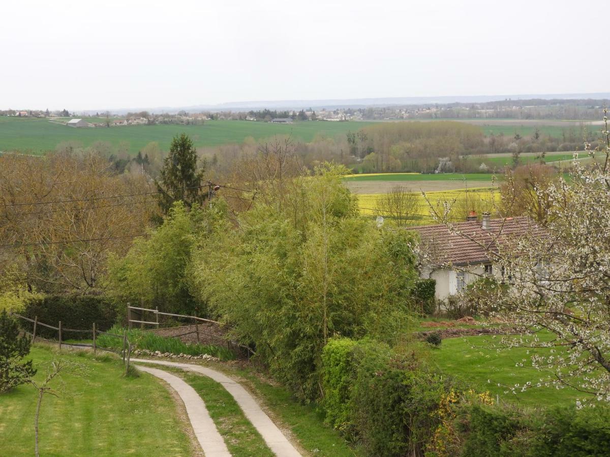 La maison ronde et ses 2 cahutes Monthoiron Extérieur photo