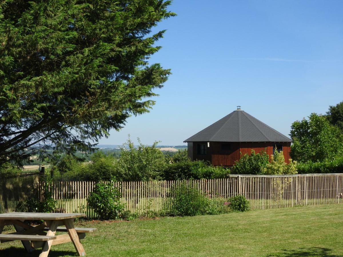 La maison ronde et ses 2 cahutes Monthoiron Extérieur photo